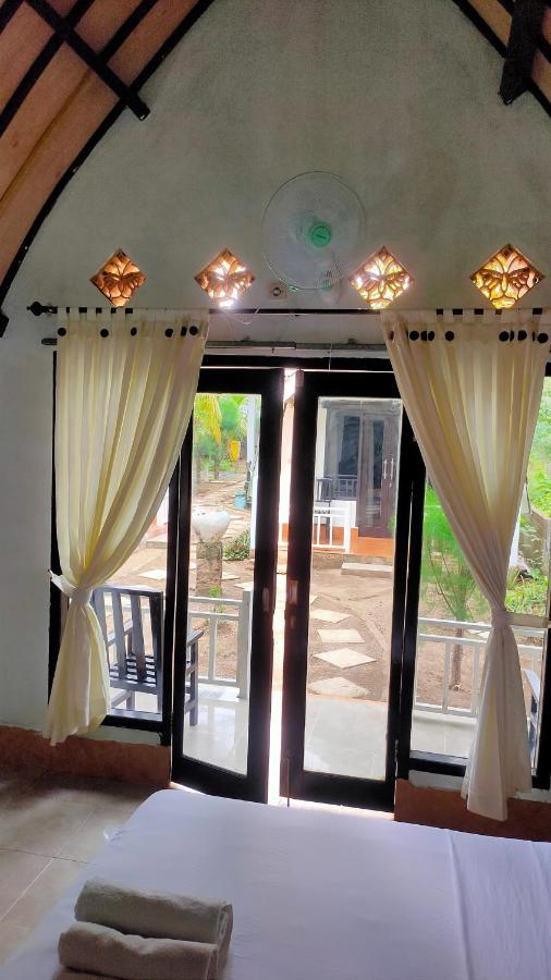 Meno Lodge ギリ島 エクステリア 写真